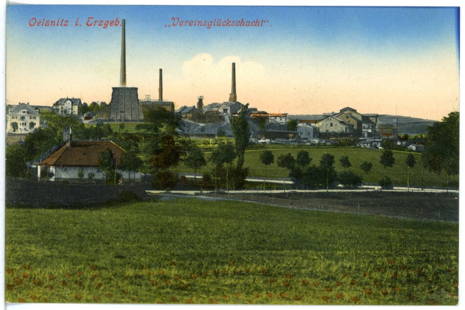 Die Bergbaustadt Oelsnitz im Erzgebirge auf einer Postkarte um 1900.
