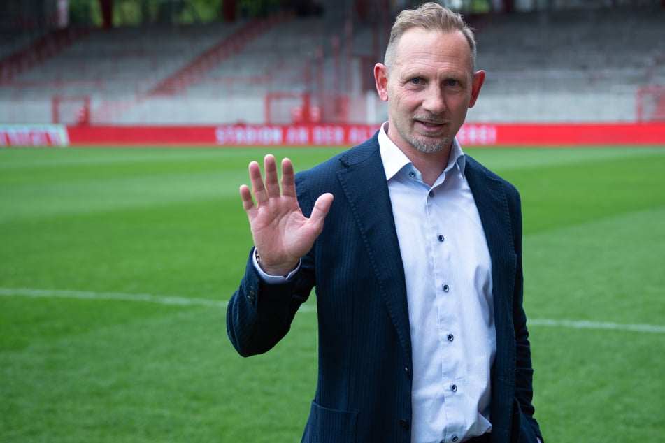 Unions neuer Trainer Mauro Lustrinelli (50) schaut bei der Vorstellung schon mal in der Alten Försterei vorbei.