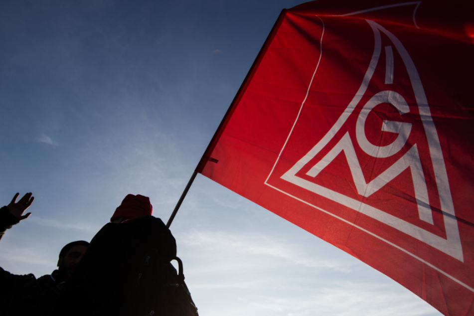 Die IG Metall Baden-Württemberg will bei den Tarifverhandlungen mit dem Arbeitgeberverband höhere Löhne oder einen Teillohnausgleich erreichen.