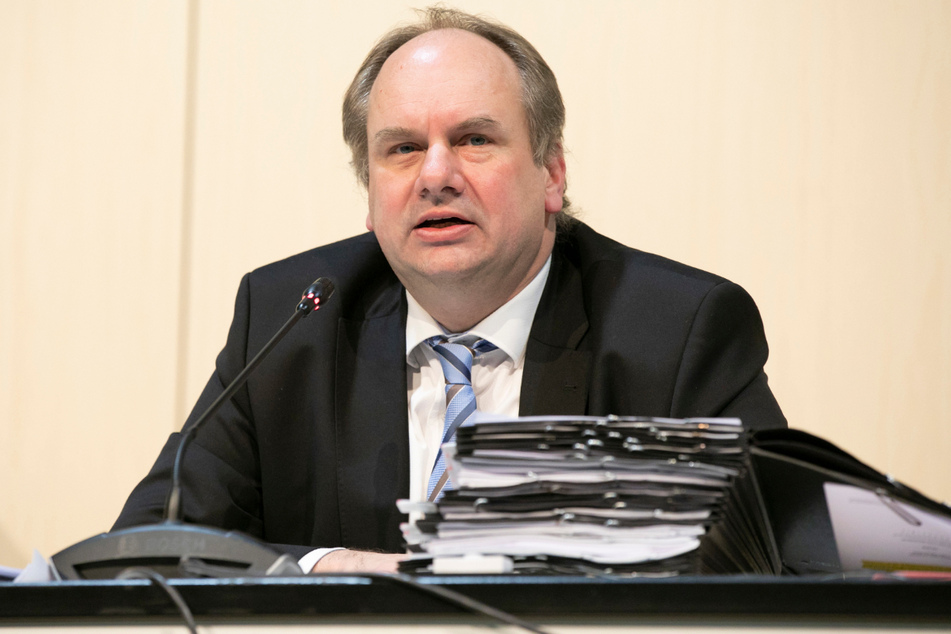 OB Dirk Hilbert (49, FDP) stimmte gegen den Plan seiner Verwaltung.