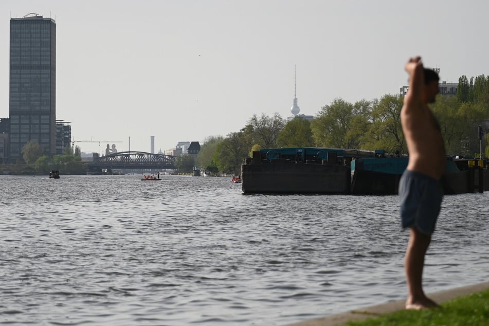 Über eine Treppe sollen Besucher in die Spree gehen können. (Symbolbild)