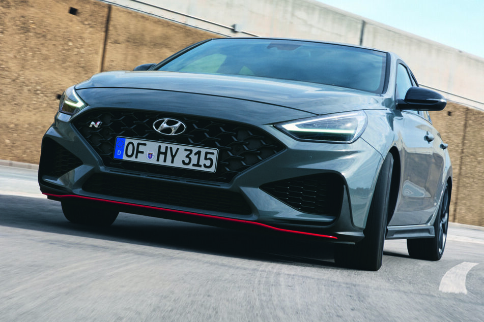 Hyundai i30 Fastback N (Hyundai i30 Fastback N Performance 2.0 T-GDI 206 kW (280 PS), 6-Gang-Schaltgetriebe: Energieverbrauch kombiniert: 8 l/100 km; CO₂-Emissionen kombiniert: 182 g/km; CO₂-Klasse: G.)