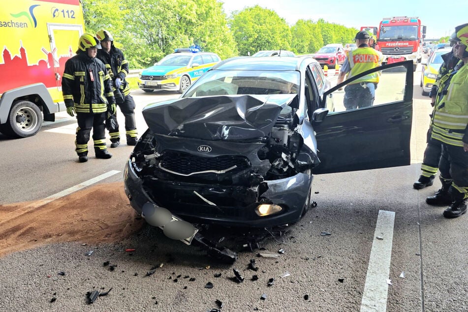Der Kia wurde durch den Unfall stark beschädigt.