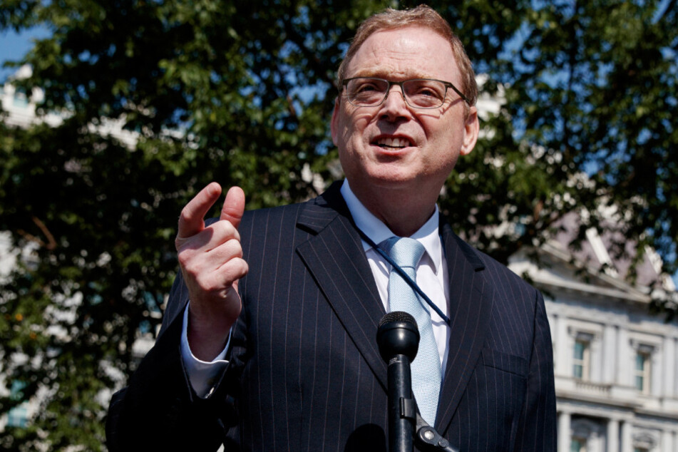 Kevin Hassett (58) warnte jüngst, die Arbeitslosenquote könne nach rosigen 3,5 Prozent im Februar für April bei dramatischen 16 bis 17 Prozent liegen.