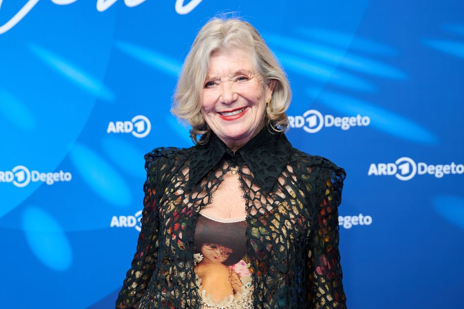 Eigentlich ist Schauspielerin Jutta Speidel (71) ständig für ihren wohltätigen Verein unterwegs - doch jetzt hat sie sich selbst ausgebremst.