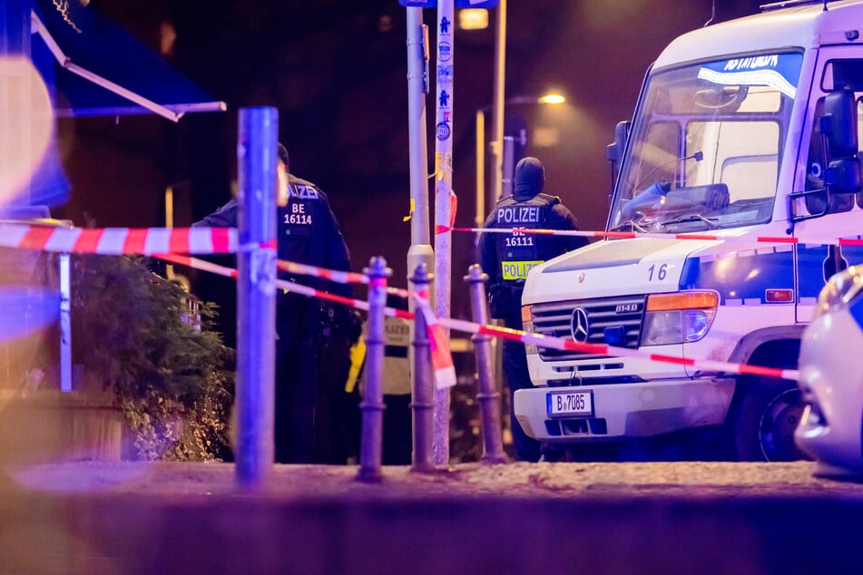 Berlin: Schüsse in Berliner Wohnung: Mehrere Verletzte, Klinik von Polizei bewacht