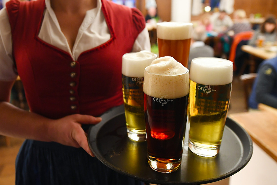 Als die Restaurants schließen mussten haben sich viele Fachkräfte, wie Bedienungen, andere Jobs gesucht. (Symbolbild)