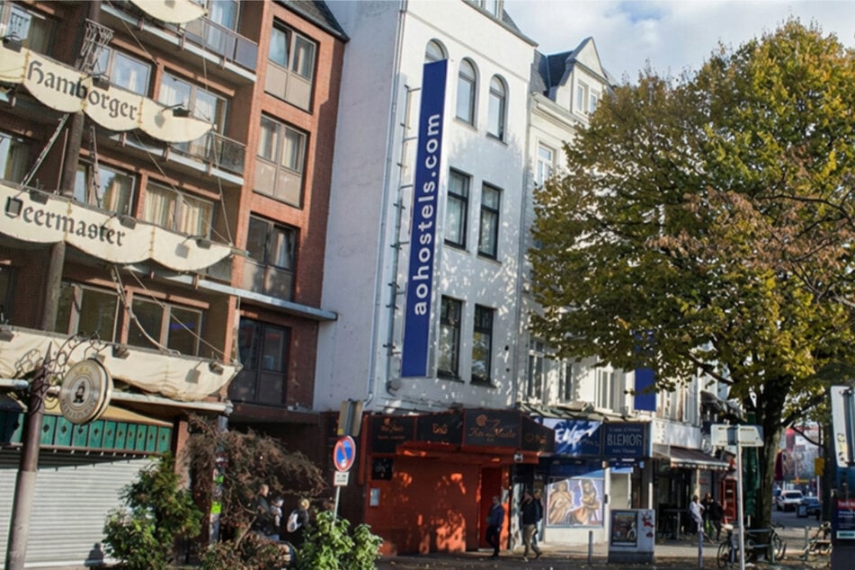 Euer Startpunkt mitten im Kiez: Das a&amp;o Hostel an der Hamburger Reeperbahn.