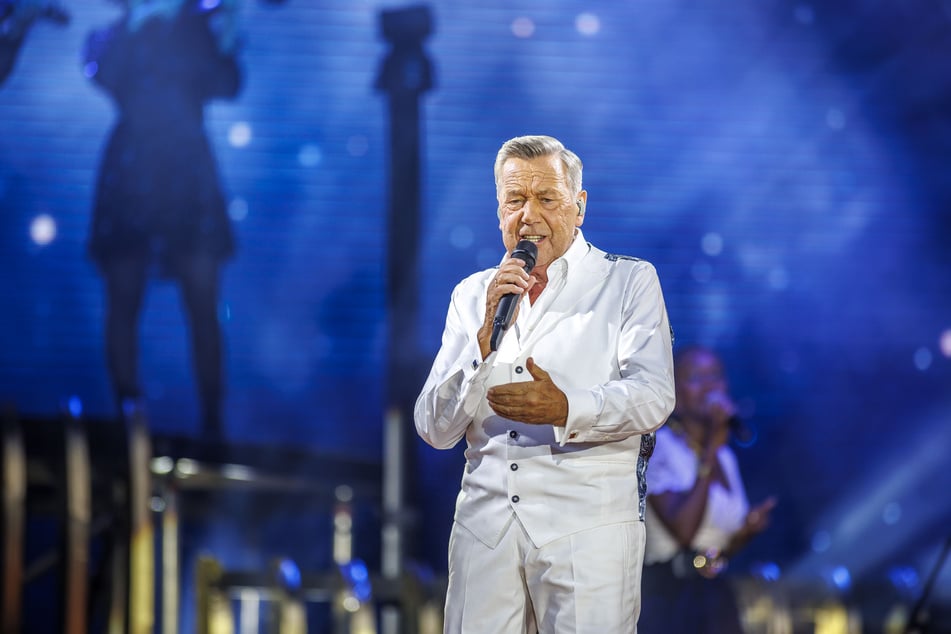 Schlagerliebling Roland Kaiser (72) verzichtete beim Auftaktkonzert auf die beliebte Dresden-Hymne, spielte sie erst am zweiten Abend.