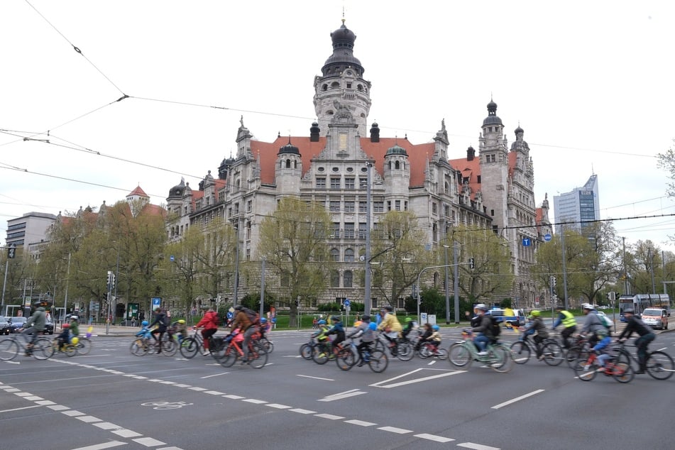 Am Sonntag fahren wieder zahlreiche Radfahrer friedlich auf dem Leipzig Ring. (Archivfoto)