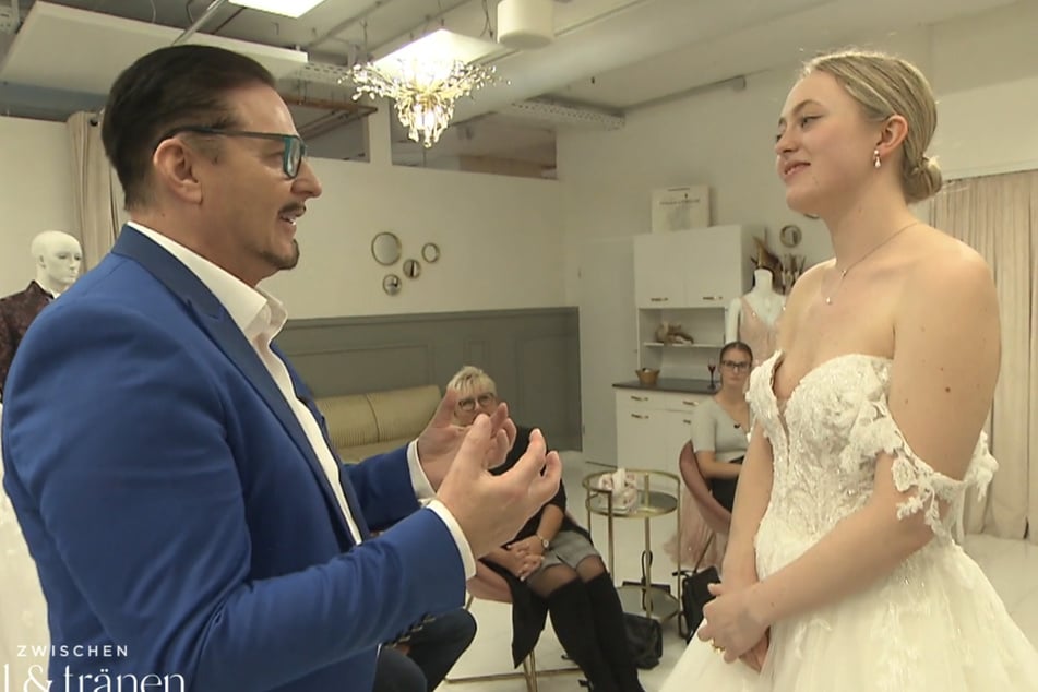 Uwe Herrmann (63) ist total perplex, als sich Johanna für eine Glitzer-Prinzessin interessiert.