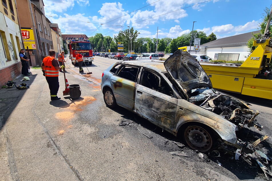 Abgefackelt! Ein Audi ging am Dienstag in Zwickau in Flammen auf.