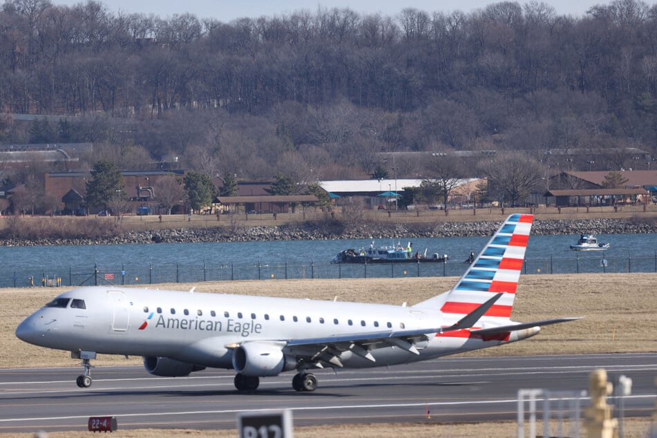 During a flight of Envoy Air, a subsidiary of American Airlines, a man attacked several people. (symbolic image)