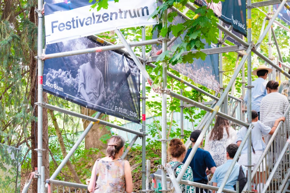 Kommt noch bis zum 5. Juli im Spinnbaugarten vorbei und trefft Künstlerinnen und Künstler aus aller Welt.