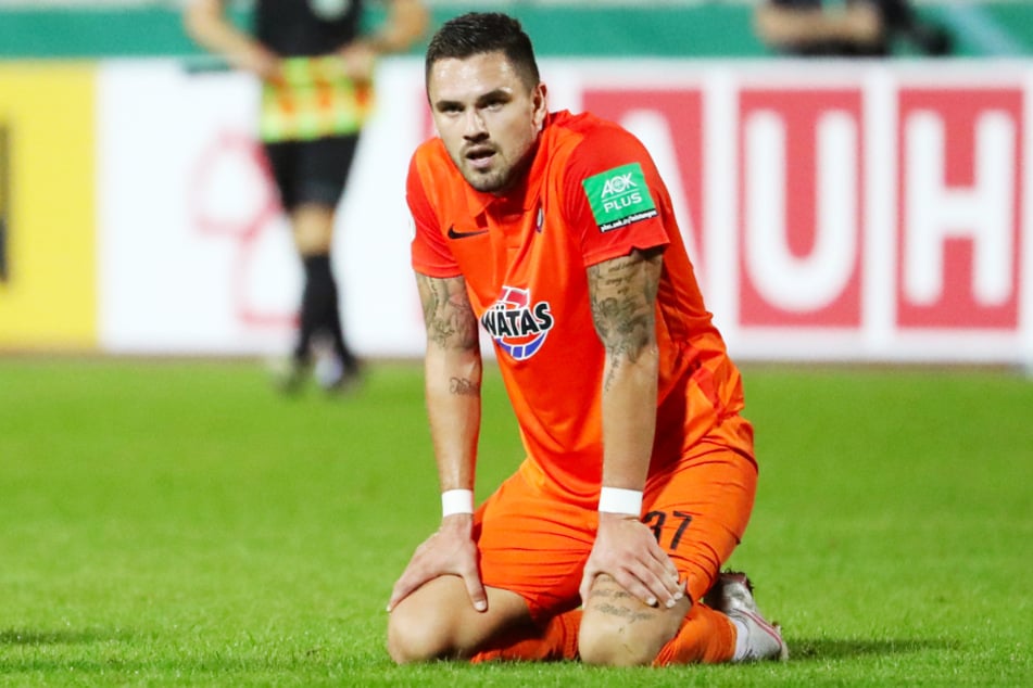 Fassungslos: Pascal Testroet konnte gar nicht glauben, dass der FC Erzgebirge Aue in der 1. Runde des DFB-Pokals ausschied.