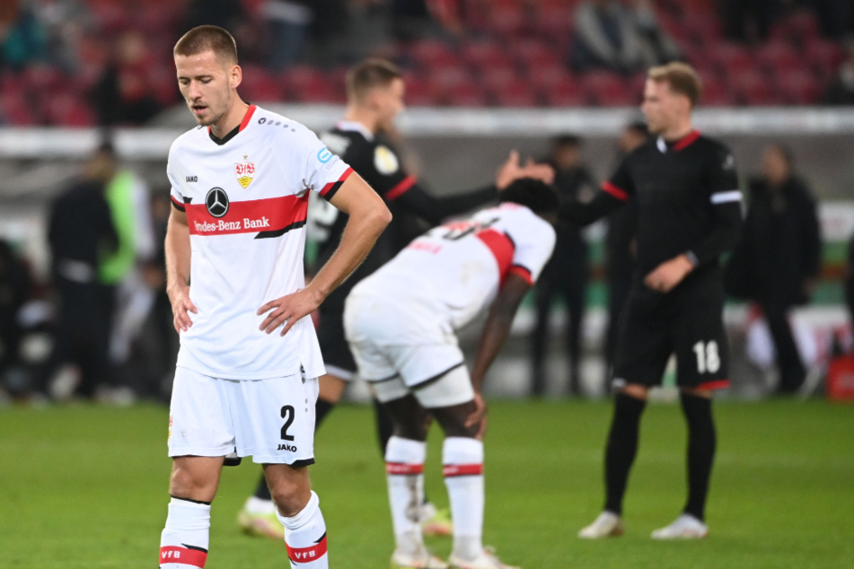 Frust nach dem Pokal-Aus: VfB-Verteidiger Waldemar Anton (25, l.) hat sich den Mittwochabend anders vorgestellt.