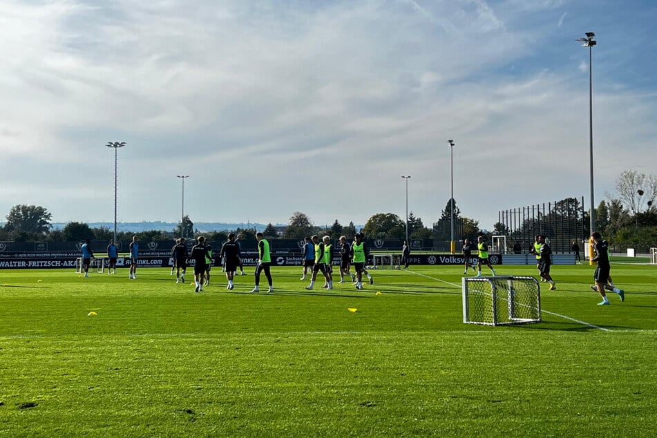 Bei angenehmen 18 Grad hielt Dynamo Dresden am heutigen Dienstag ein öffentliches Training ab.