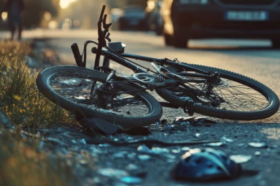 Fahrerflucht! Radfahrer von Auto erfasst und schwer verletzt