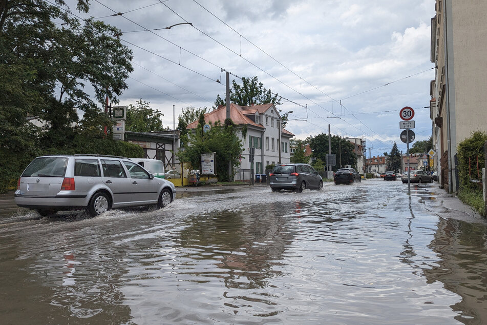 Die Kanalisation konnte die Wassermengen nicht bewältigen.