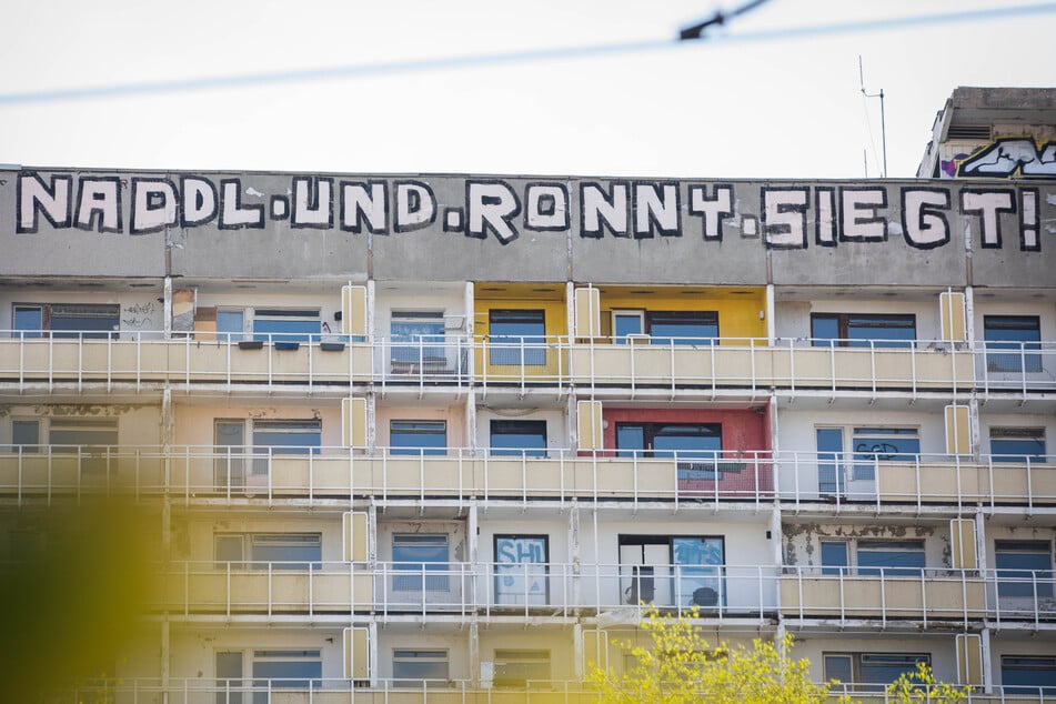 "Naddl und Ronny": Auch dieser Schriftzug ist verschwunden.