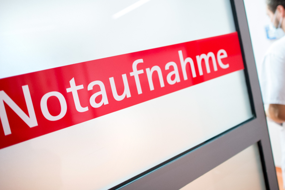 Der Mann wurde schwer verletzt in ein Krankenhaus gebracht. (Symbolbild)