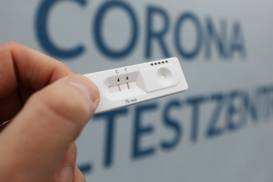 437.000 Euro wurden an die Betreiber von Corona-Testzentren ausgezahlt, ehe der Betrug auffiel. (Symbolbild)