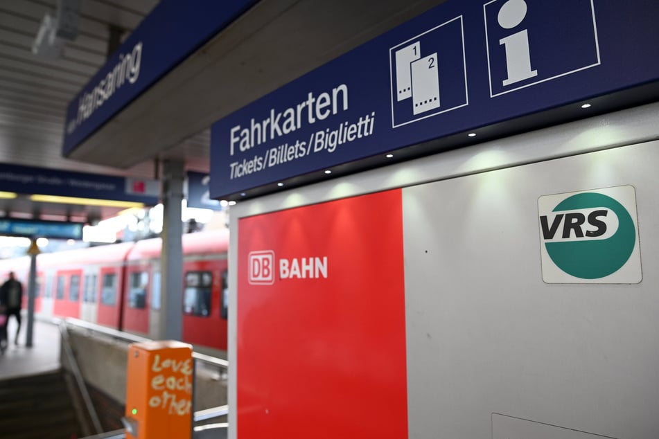 Mit dem neuen Rheinlandtarif soll der Ticketkauf für Gelegenheitsfahrer im Nahverkehr einfacher und übersichtlicher werden. (Archivbild)
