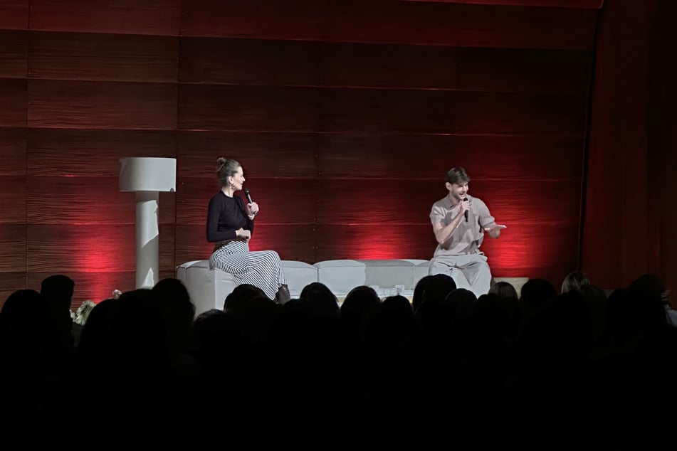 Bei ihrer Tour enthüllten die Podcaster in Hamburg das Geschlecht ihres Babys.