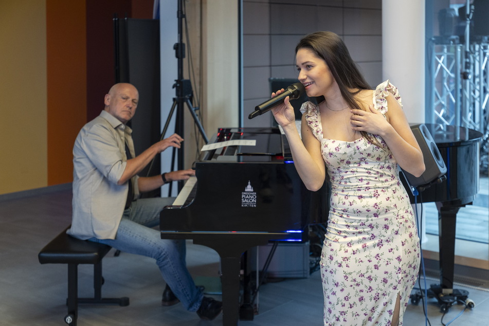 Pianist Professor Jens Wagner und Sängerin Dorota Tothova stimmen eine Stunde vor dem "Keulen-Programm" die Gäste ein.