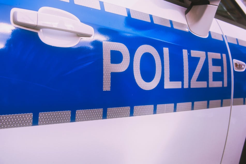 Zwei Schwerverletzte nach Frontal-Crash mit Baum nahe Malchin