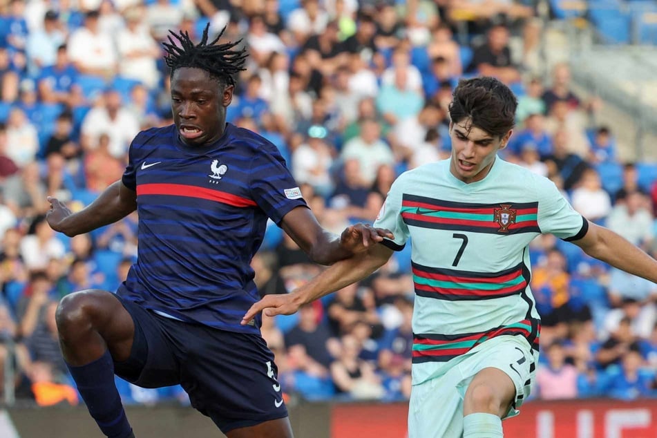 Transfermarkt im Liveticker: 60 Millionen Ausstiegsklausel! Augsburg angelt sich Portugal-Juwel