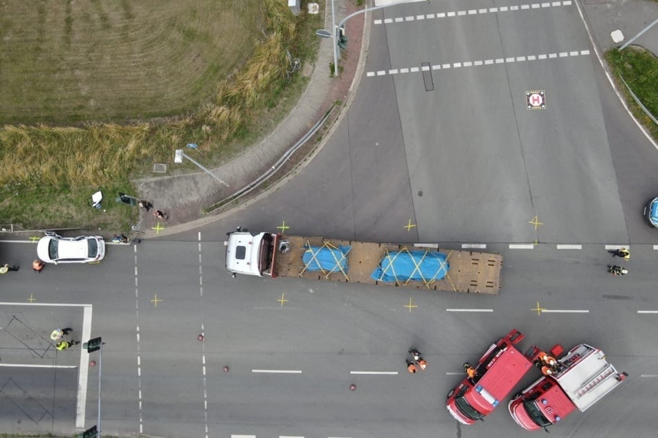 Die Kreuzung musste für über zwei Stunden voll gesperrt werden.