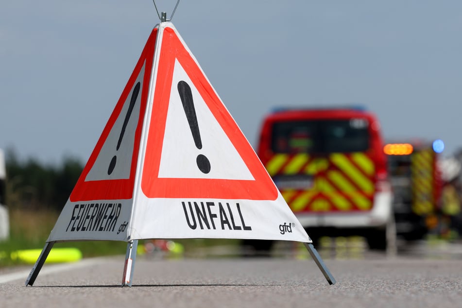 Die Autobahn musste nach dem Unfall am frühen Montagmorgen für mehrere Stunden gesperrt werden. (Symbolfoto)