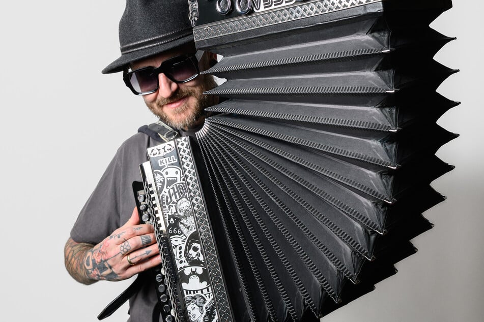 Marco Palewicz (44) alias "dermitaziach" will den Hutball im Parkhotel rocken.