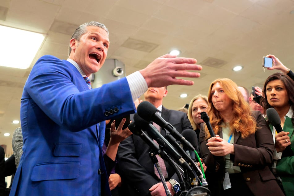 On Wednesday, Pete Hegseth (l.) lashed out at a reporter for asking a question about how much the invasion of Venezuela will cost American taxpayers.