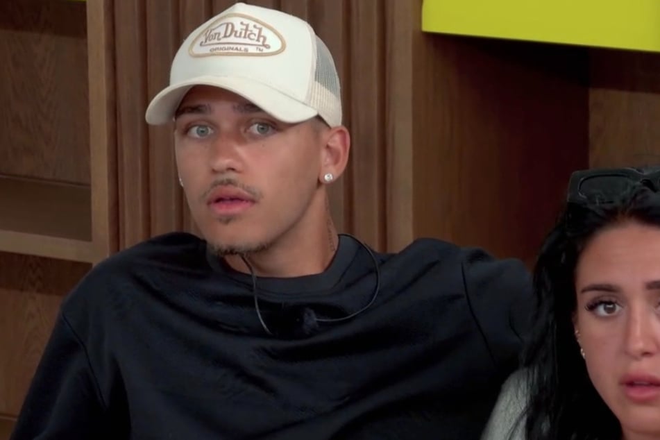 Als Etienne (21) von dem Abbruch erfährt, sind alle schockiert.