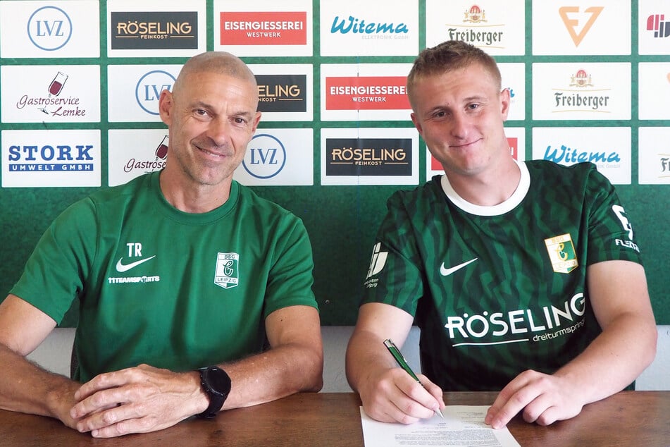 Philipp Kühn (23, r.) wird ab sofort für Chemie Leipzig auf dem Platz stehen.