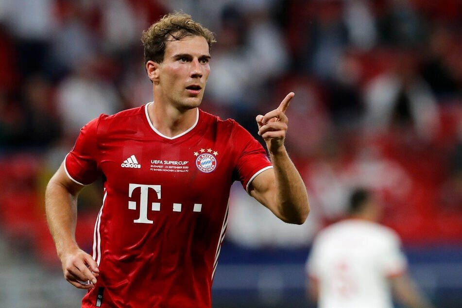Fußball-Nationalspieler Leon Goretzka (26) bleibt bis 2026 beim FC Bayern München unter Vertrag.