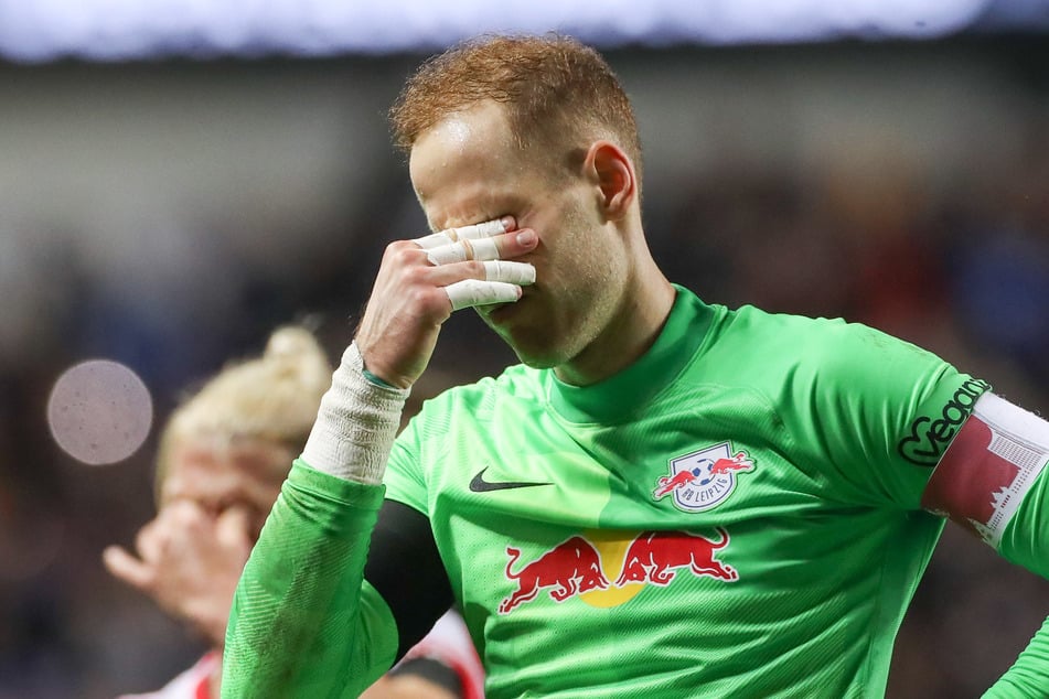 Torwart Peter Gulacsi (32) kämpfte nach dem Schlusspfiff am Donnerstag mit den Tränen. Zumindest beim dritten Treffer sah auch der Keeper nicht ganz gut aus.