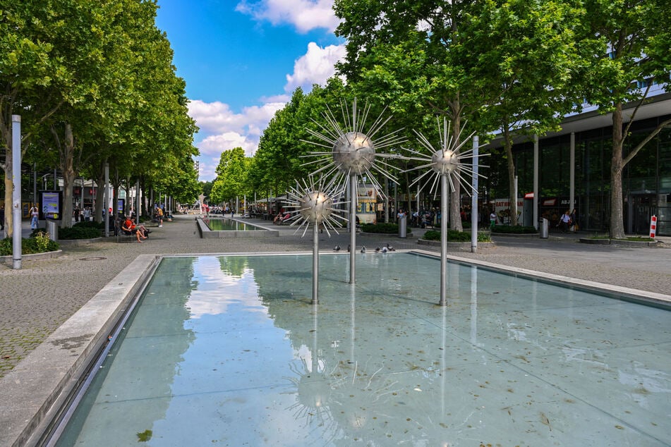 Dasselbe Bild bot sich am Pusteblumenbrunnen auf der Prager Straße.