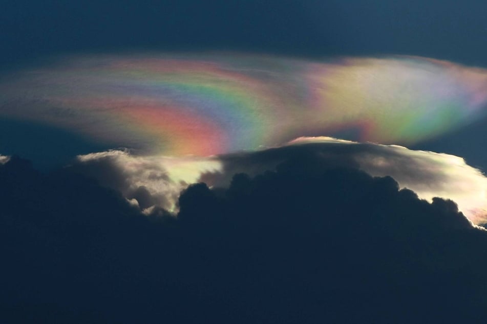 Images of previous pileus clouds showed how the sun helps form an optical phenomenon by shining through ice crystals of cloud cover, producing a rainbow effect – a rare phenomenon called "circumhorizontal arc."