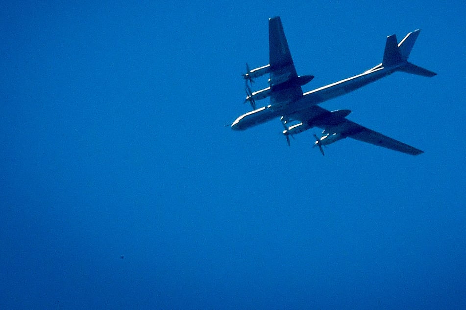US and Canadian fighter jets intercept bombers from Russia and China near Alaska