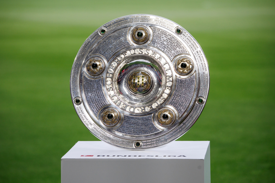 Die Meisterschale wird in der Fußball-Bundesliga traditionell erst am 34. Spieltag überreicht.
