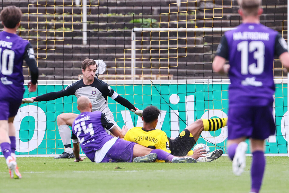Tor für Dortmund! Paul-Philipp Besong trifft zum 1:0.