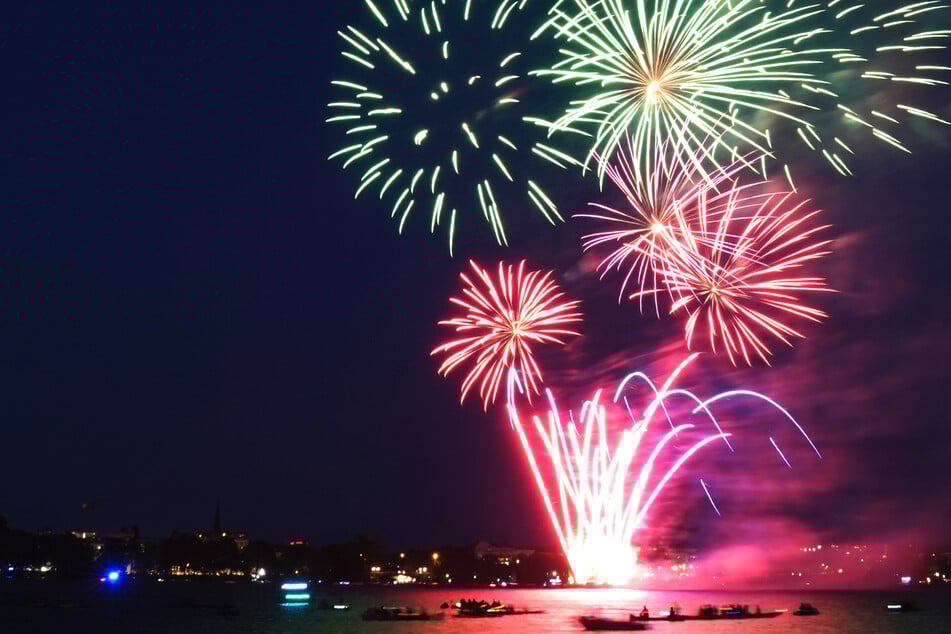 Hamburg Veranstaltungen: Feuerwerk zum Hamburger Kirschblütenfest: Hier habt Ihr die beste Sicht