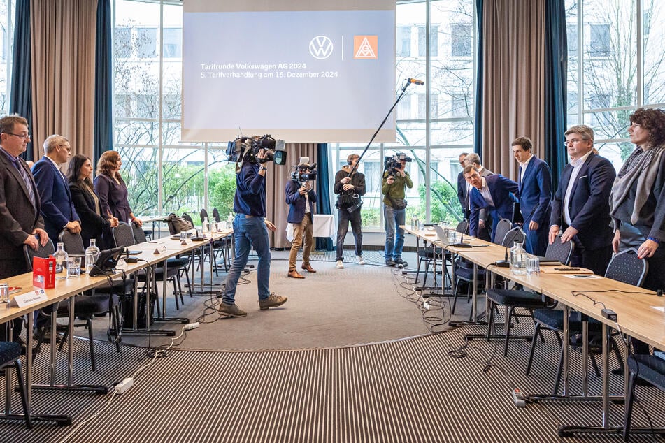 Verhandlungsmarathon zwischen Volkswagen und IG Metall: Weiterhin keine Lösung