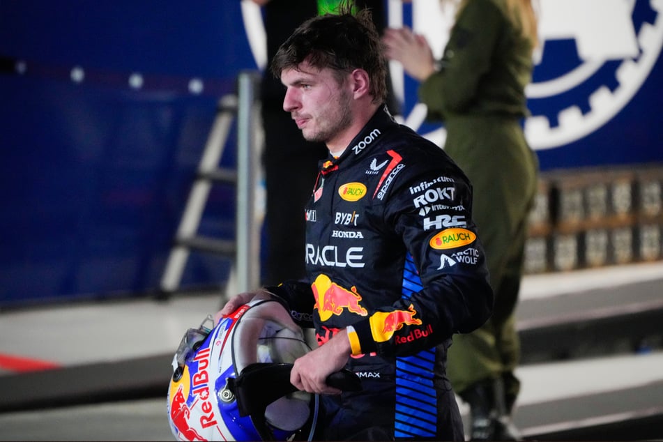 Als hätte der Formel-1-Weltmeister zuletzt nicht schon genug Strafen kassiert. Beim Hauptrennen in Brasilien wird Max Verstappen (27) nun auch noch strafversetzt.