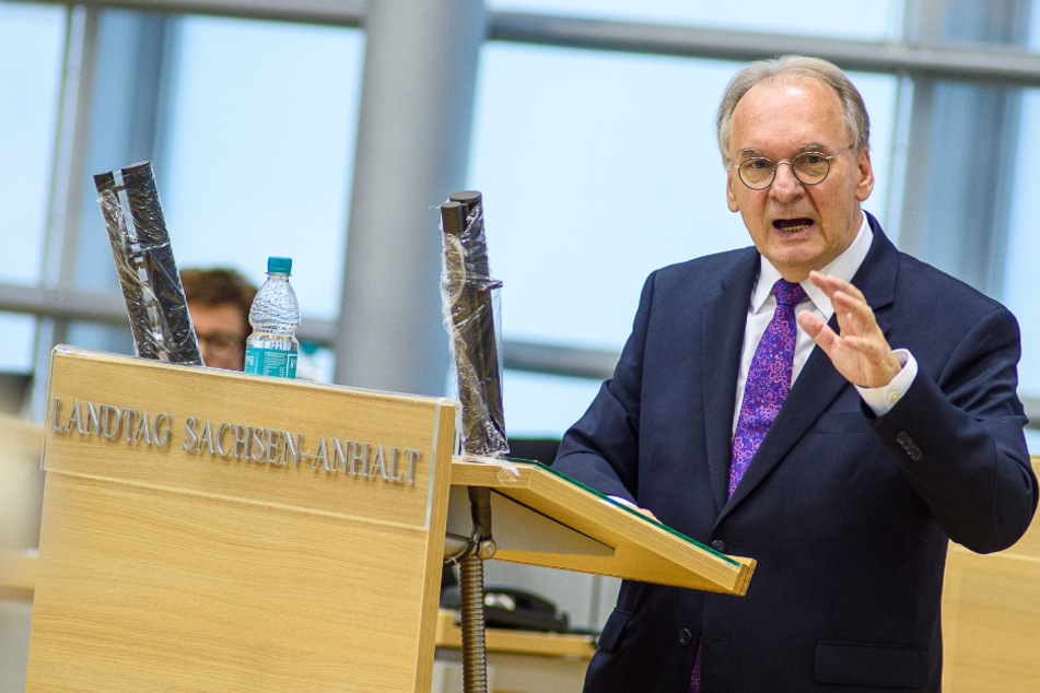 Sachsen-Anhalts Ministerpräsident hat sich am Dienstag nochmals zu den Corona-Maßnahmen der Bundesregierung und seiner Zustimmung zu diesen geäußert.