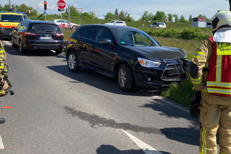 Der Fahrer war von seiner Spur abgekommen und dann mit der Leitplanke kollidiert, wo sein Wagen schließlich zum Stehen kam.