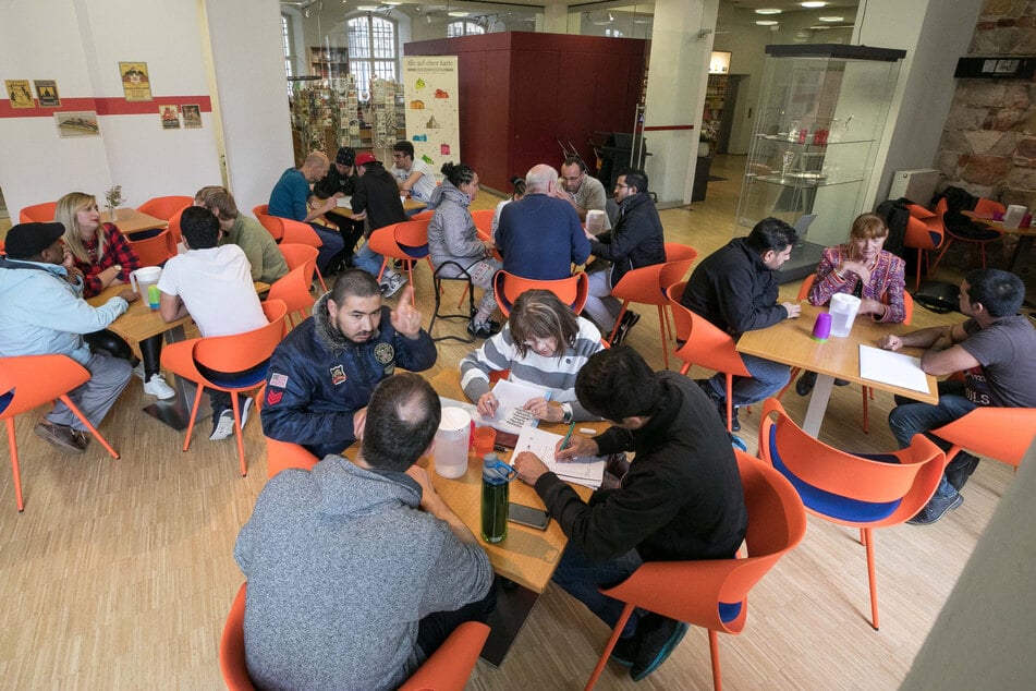 Fördergelder gestrichen: Die ABC-Tische, die der Verein "Umweltzentrum Dresden" organisiert, bieten auch Geflüchteten niedrigschwelligen Zugang zum Spracherwerb.